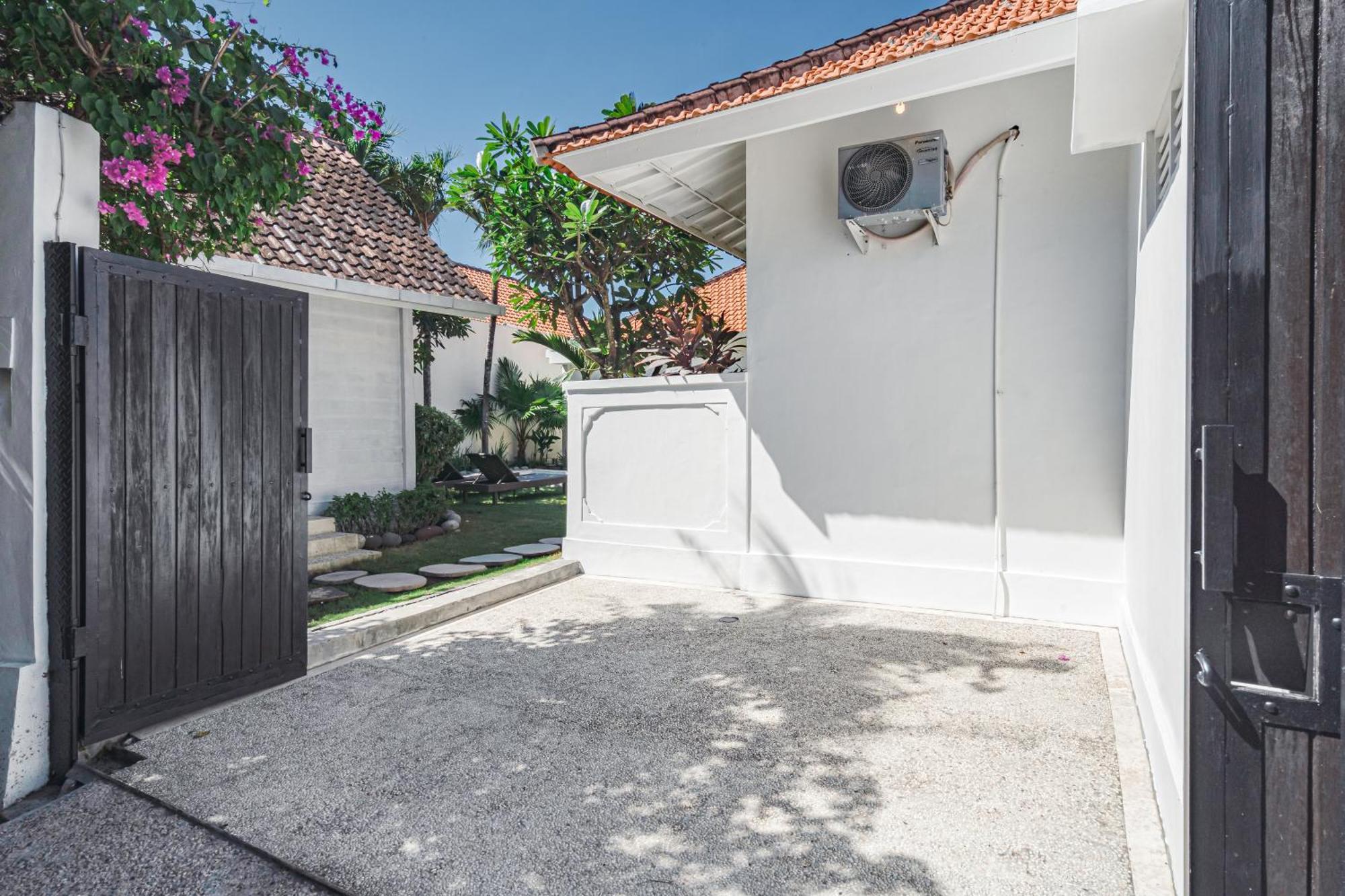Green Garden Seminyak Villa Luaran gambar